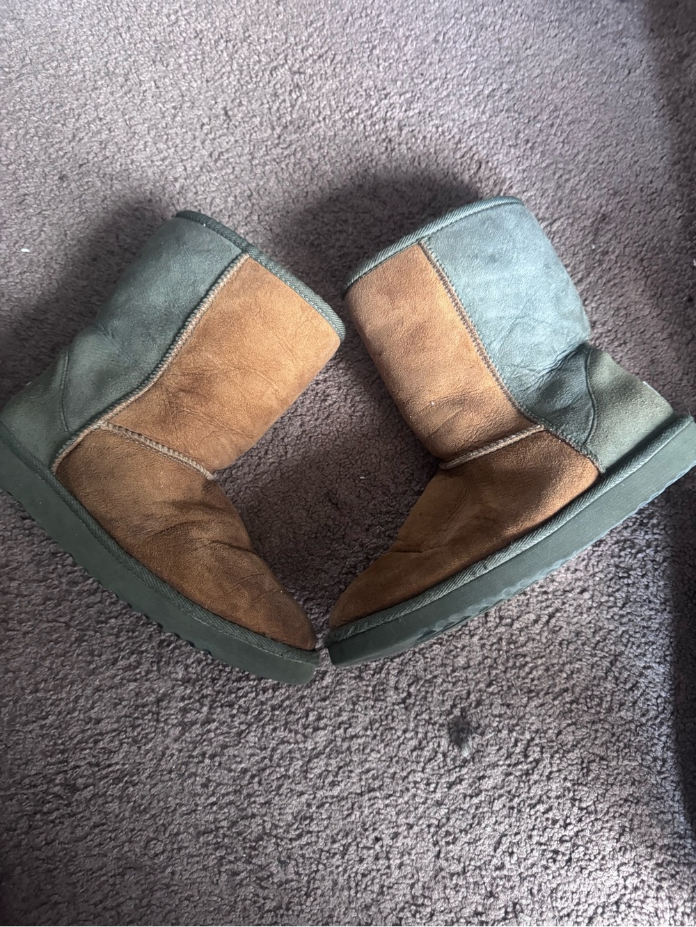 UGG Short Suede Boots two tone in Olive Green/tan size 7